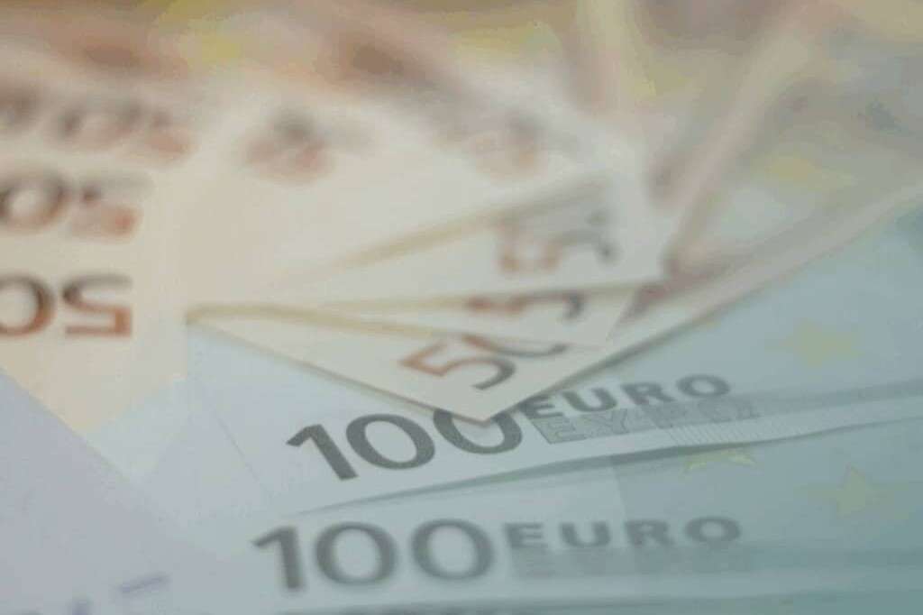 Bizzon Incassobureau Factoring vs. Incassobureau De echte Oplossing voor je Cashflow